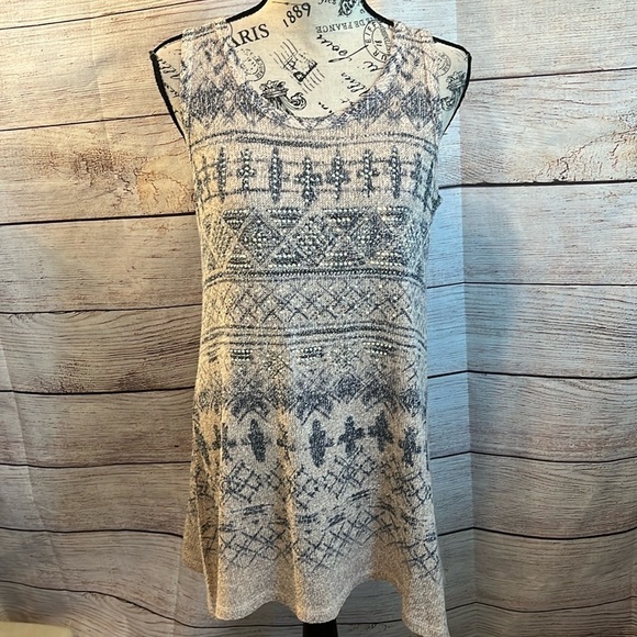 Vocal Aztec Tribal Tank Top Embellished Crystals Size Medium Lightweight Knit - Picture 2 of 9